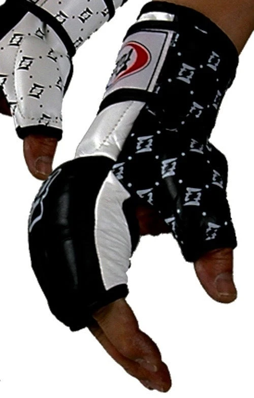 MUAY THAI MMA GLOVES FAIRTEX SPLIT KNUCKLES FGV17 - BLACK / WHITE 1 MUAY THAI MMA GLOVES FAIRTEX SPLIT KNUCKLES FGV17 - BLACK / WHITE